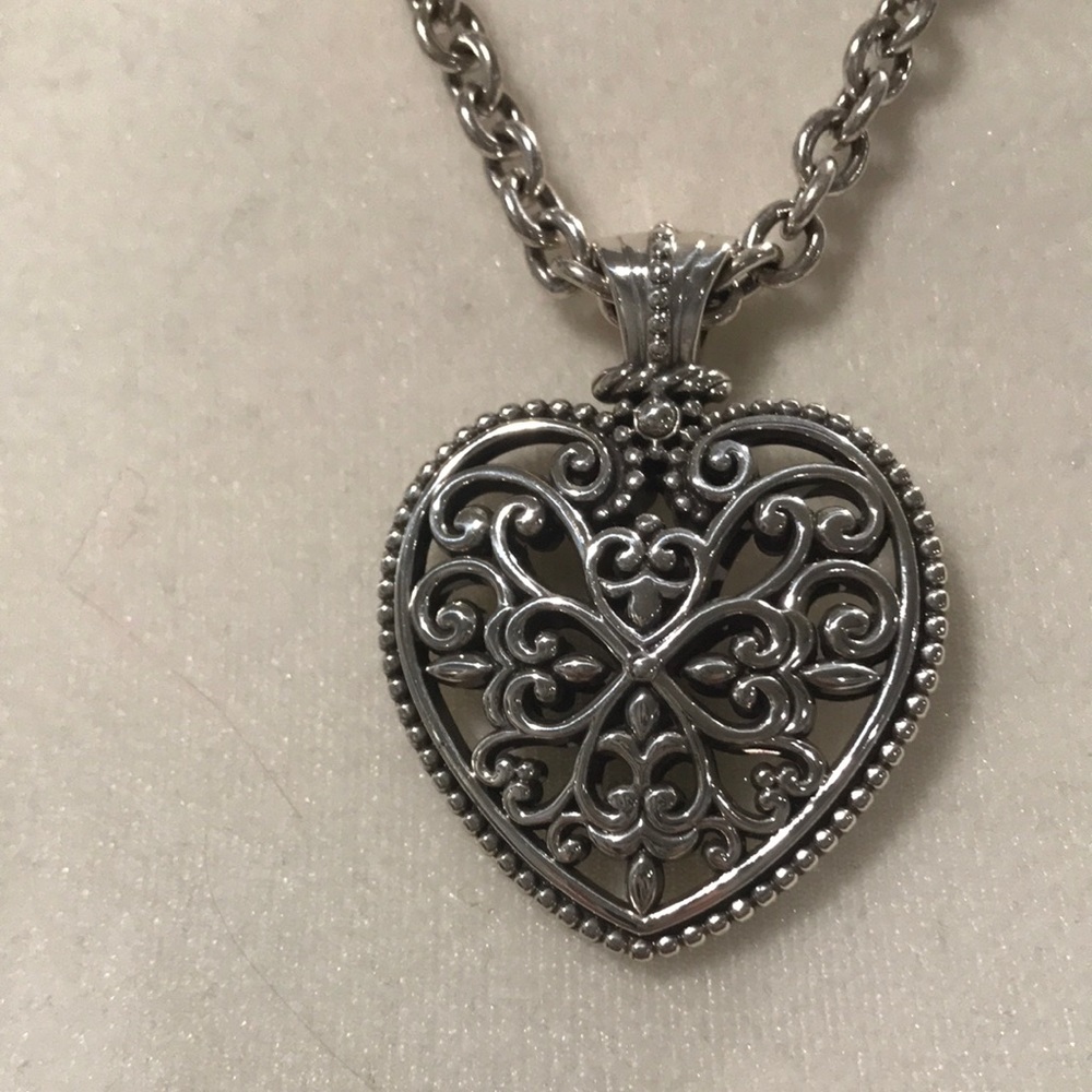 BRIGHTON COLLECTIBLES - HEART NECKLACE